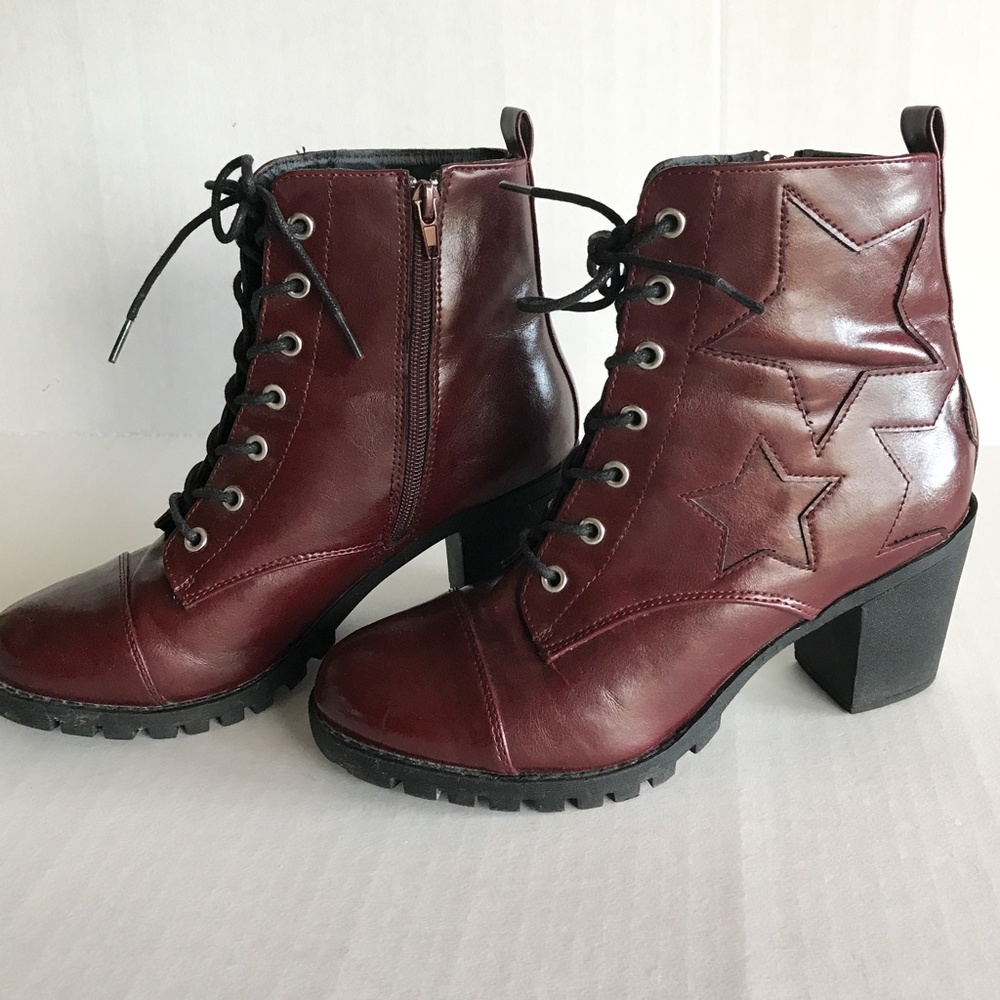 XOXO Chloee Star Lace Up Combat Boots Size 8 Maroon